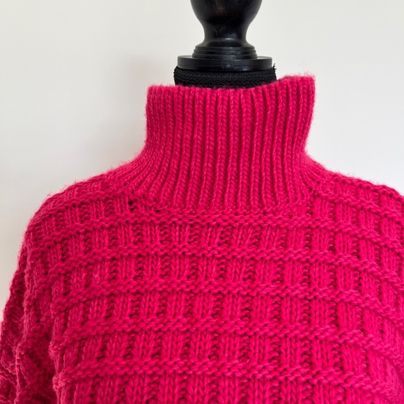 LG - H&M Oversized Thick Pink Knit Sweater - Picture 2 of 8